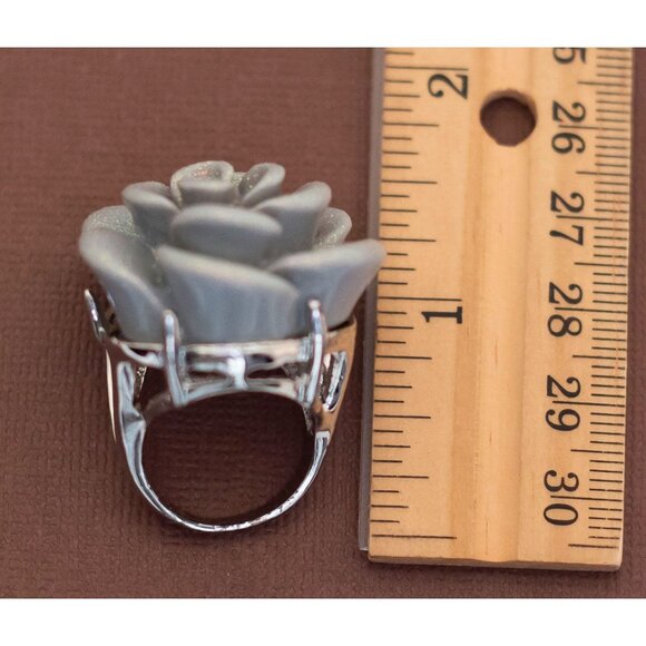 Vintage Ash Gray Rose Ring Size 7 - U1 - Picture 3 of 3